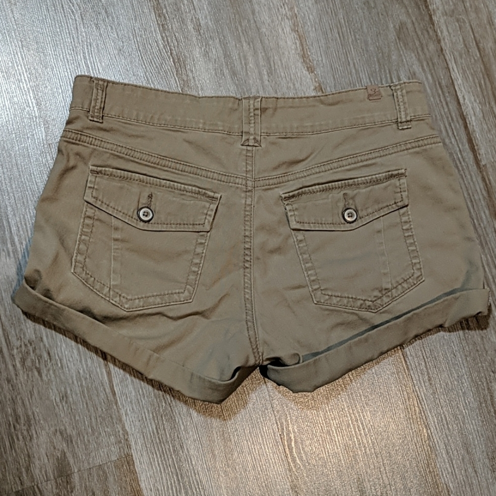 Supplies shorts khaki size 6 - Picture 3 of 6